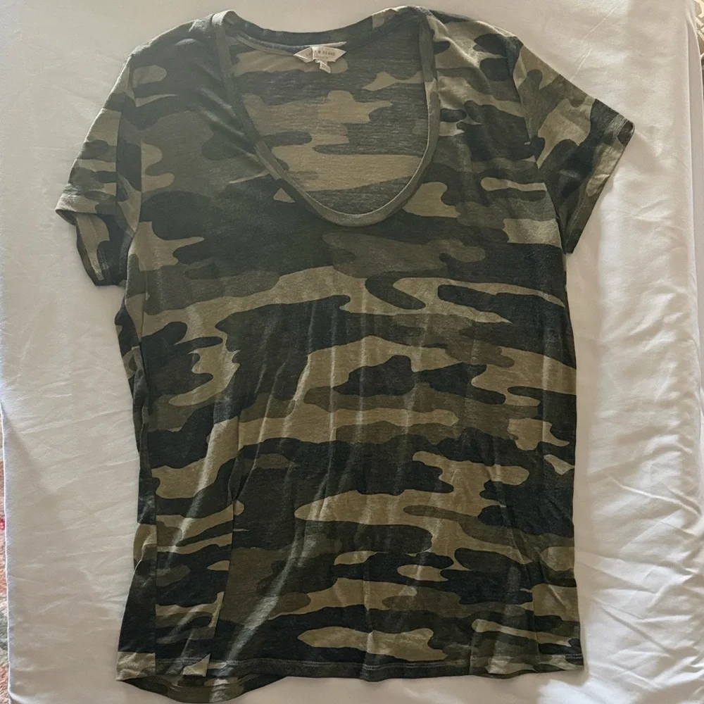 Lucky Brand Olive and Charcoal Camo V‑Neck Short Sleeve Tee - XL - Picture 4 of 4